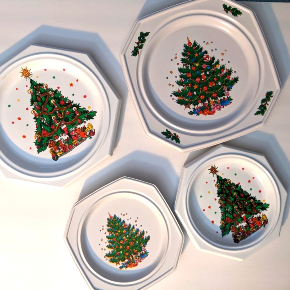Holiday Plastic Plates Plus Red & Green Cutlery